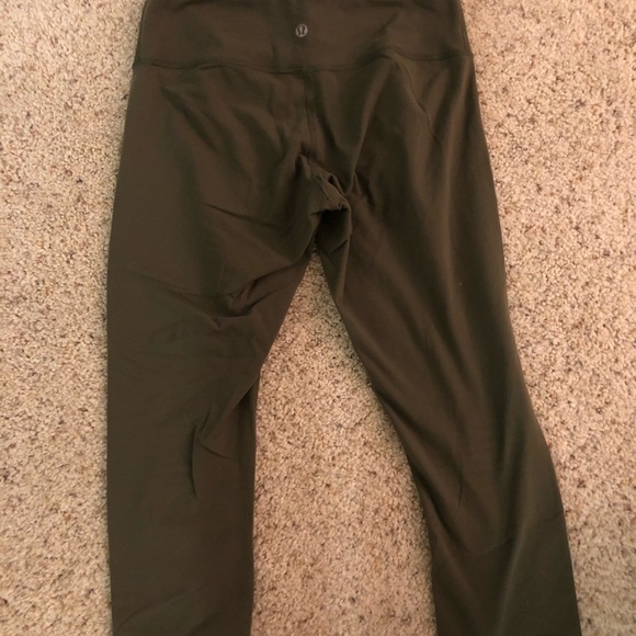 Lululemon Wunder Under cropped legging. - Picture 5 of 5